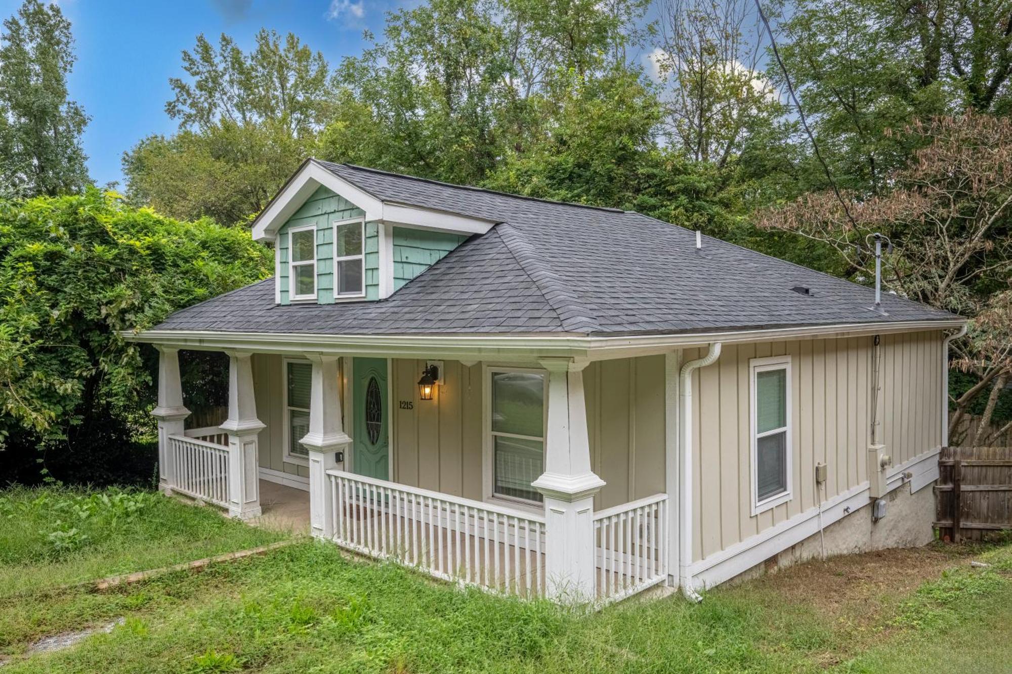 Charming 2Br Bungalow 4 Minutes To Duke University Durham Extérieur photo